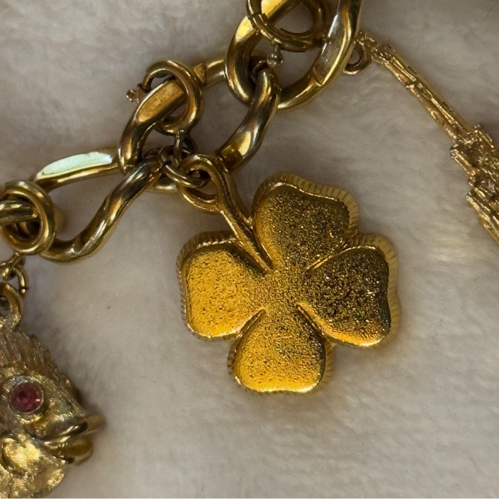 Vintage Gold Tone Monet Charm Bracelet Fish Christmas Snowman Sailboat Clover - Picture 4 of 15